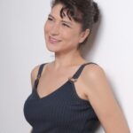 Gülçin Hatıhan Instagram – Bir yaş daha büyüdüm. Bu geçtiğimiz sene pek çok hediye ile doluydu benim için. Hayatın bana bahşettiği tüm lütufları şükürle karşılamaya devam edeceğim. Biriktirdiğim birbirinden güzel dostlarım, tüm sevdiklerim, kedilerim, ailem, işim gücüm, evim barkım, sağlığım için minnetle doluyum. Kutlayan kutlamayan herkese çok teşekkür ederim. Hepimizin yüzünden gülücük eksik olmayan bir sene olsun 🙏💓🧿
.
.
.
.
📸 @busearsslan @aslisamat 💖💖