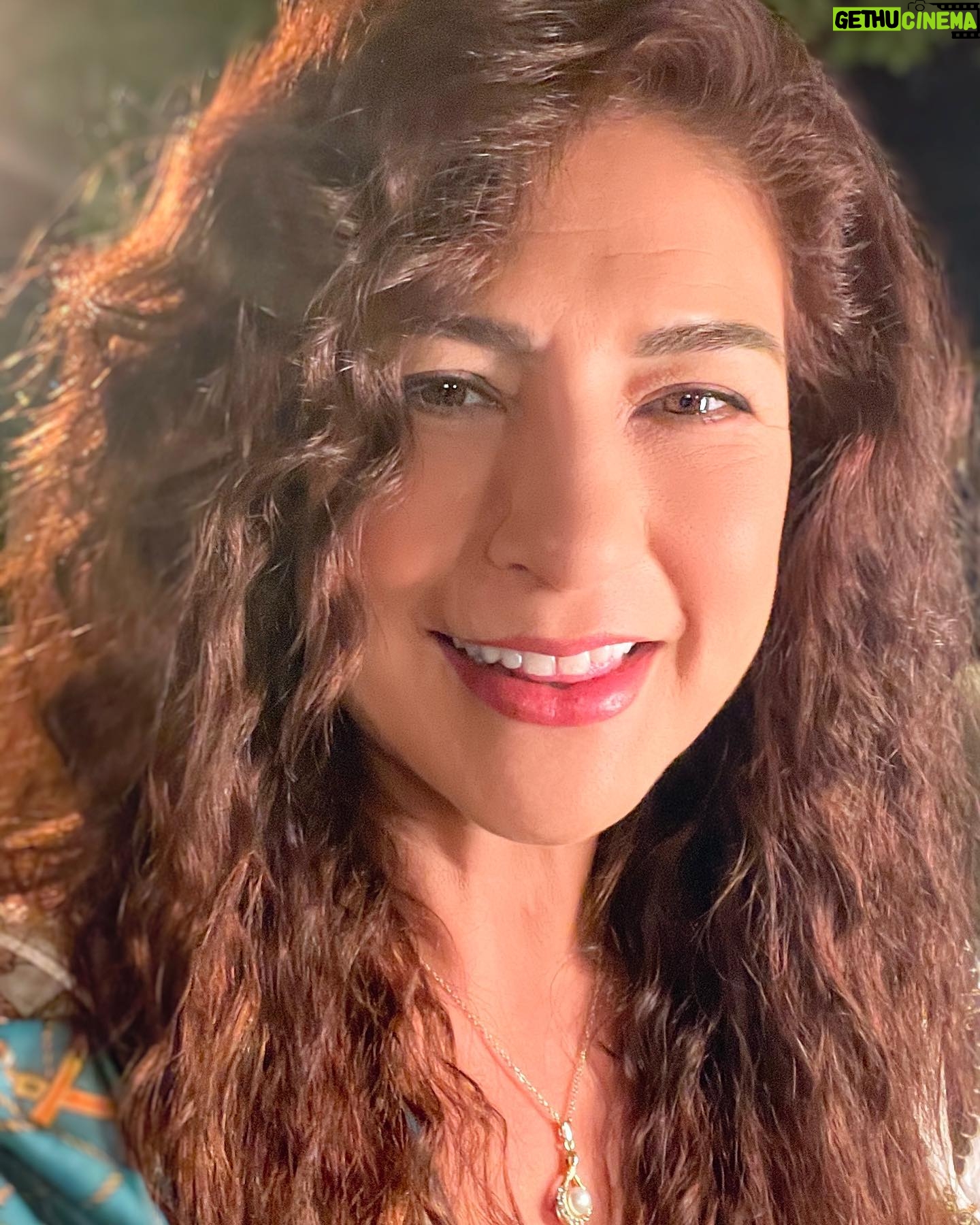 Gülçin Hatıhan Instagram - Kıvırcık saçlarımı ne kadar özlemişim 🌹 İyi gecelerrrr ♥️♥️♥️♥️