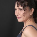 Gülçin Hatıhan Instagram – Bir yaş daha büyüdüm. Bu geçtiğimiz sene pek çok hediye ile doluydu benim için. Hayatın bana bahşettiği tüm lütufları şükürle karşılamaya devam edeceğim. Biriktirdiğim birbirinden güzel dostlarım, tüm sevdiklerim, kedilerim, ailem, işim gücüm, evim barkım, sağlığım için minnetle doluyum. Kutlayan kutlamayan herkese çok teşekkür ederim. Hepimizin yüzünden gülücük eksik olmayan bir sene olsun 🙏💓🧿
.
.
.
.
📸 @busearsslan @aslisamat 💖💖