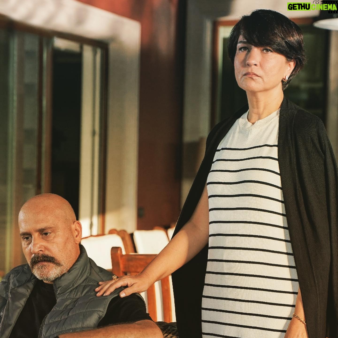 Gülçin Hatıhan Instagram - Sadece saatler kala sizinle tekrar heyecanımı paylaşmak isterim. İnanılmaz güzel bir ekip, muhteşem bir reji, harkulade bir senaryo. Umarım yolumuz uzun ve bol alkışlı olur. Sizin fikirlerinizi de çok merak ediyorum. Seyredince yazar mısınız? Hepsini okuyacağım. 🙏♥️🙏♥️🙏♥️ @bambaskabiridizi @foxturkiye @timsandb @muttalipmujdeci @neslihanyesilyurt @uguruzunel @polenemre @handemiyy 🤩🤩🤩🤩🤩🤩