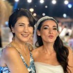 Gülçin Hatıhan Instagram – Çoook uzun yılları yolları geçip geldik bugünlere.. Gözlerin hep aşkla parlasın, alkışın ışığın eksik olmasın bebeğim benim ♥️♥️♥️♥️♥️ @nazlipinarkaya #nazlıi̇smailoral 🧿🌸💖