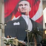 Gülçin Santırcıoğlu Instagram – Daima yolunda Mustafa Kemal Atatürk.. #100yıllıkcumhuriyet🇹🇷🇹🇷 Fotoğraftaki mutlu kadını bulun💎⭐️☀️🌟✨️❤️💋