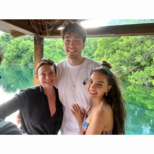 Gülçin Santırcıoğlu Instagram - Canımın içi dostlarım.. Sizi cok seviyorum.. Gülmek bize çok yakışıyor... @aydantas1 @rebrusahin @cediosman @gulden.osmann