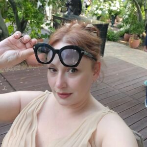 Gülçin Santırcıoğlu Instagram - Çok güzel bir geceye hazırlık...Canım Melek ve Eralp...Mutluluğunuz ve aşkınız daim olsun. Sizi çok seviyorum ... Elbisem de yetenekli ellere emanetti (cok güzel değil mi😇) @neslisahyilmazz  @barruslondon