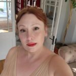 Gülçin Santırcıoğlu Instagram - Çok güzel bir geceye hazırlık...Canım Melek ve Eralp...Mutluluğunuz ve aşkınız daim olsun. Sizi çok seviyorum ... Elbisem de yetenekli ellere emanetti (cok güzel değil mi😇) @neslisahyilmazz @barruslondon