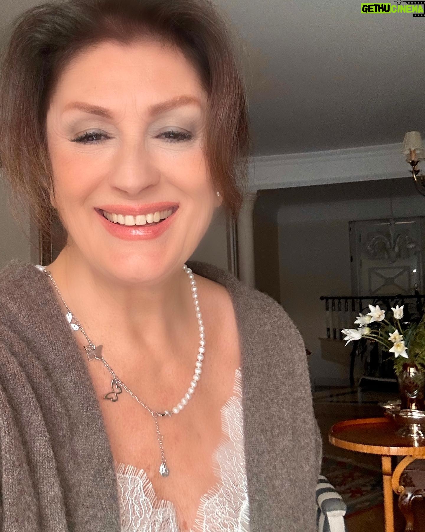 Gülşen Bubikoğlu - 10.4K Likes - Ve bugün sadece , sevgili kendim 💝😉
