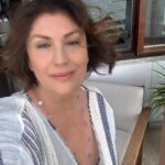 Gülşen Bubikoğlu Instagram - Bahçenin güzel kokularıyla sabah mahmurluğu … güzel bir kahve..