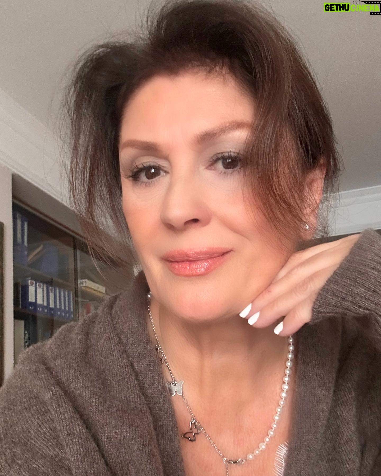 Gülşen Bubikoğlu - 10.4K Likes - Ve bugün sadece , sevgili kendim 💝😉