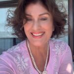 Gülşen Bubikoğlu Instagram - Bir yaz mevsiminin daha sonuna geldik sayılır.. herkesin kendine göre, sıkıntı yoğunluğu farklı bir yaz oldu. Depremlerin , sellerin, fırtınaların, yangınların, ekonomik patlamaların getirdiği sıkıntılar çok sarsıcı gerçekten…ama umutla yola devam.. sevgiler💝