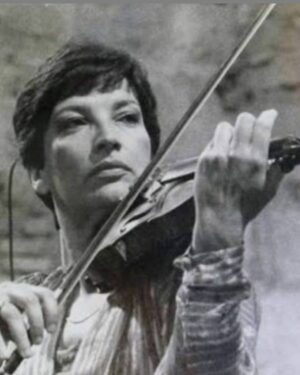 Gülşen Bubikoğlu Instagram - Türkiye’nin gururu, idol kadınlarımızdan ,keman virtüözü değerli Suna Kan’ı kaybetmenin üzüntüsünü yaşıyoruz ,gerçekten büyük bir kayıp. Huzurla  uyusun. Başımız sağolsun .🌹🙏