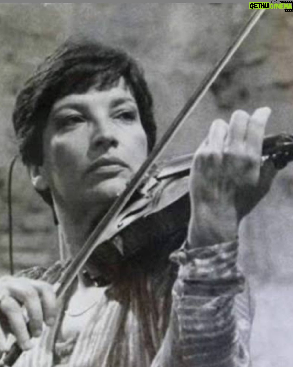Gülşen Bubikoğlu - 1.8K Likes - Türkiye’nin gururu, idol kadınlarımızdan ,keman virtüözü değerli Suna Kan’ı kaybetmenin üzüntüsünü yaşıyoruz ,gerçekten büyük bir kayıp. Huzurla uyusun. Başımız sağolsun .🌹🙏