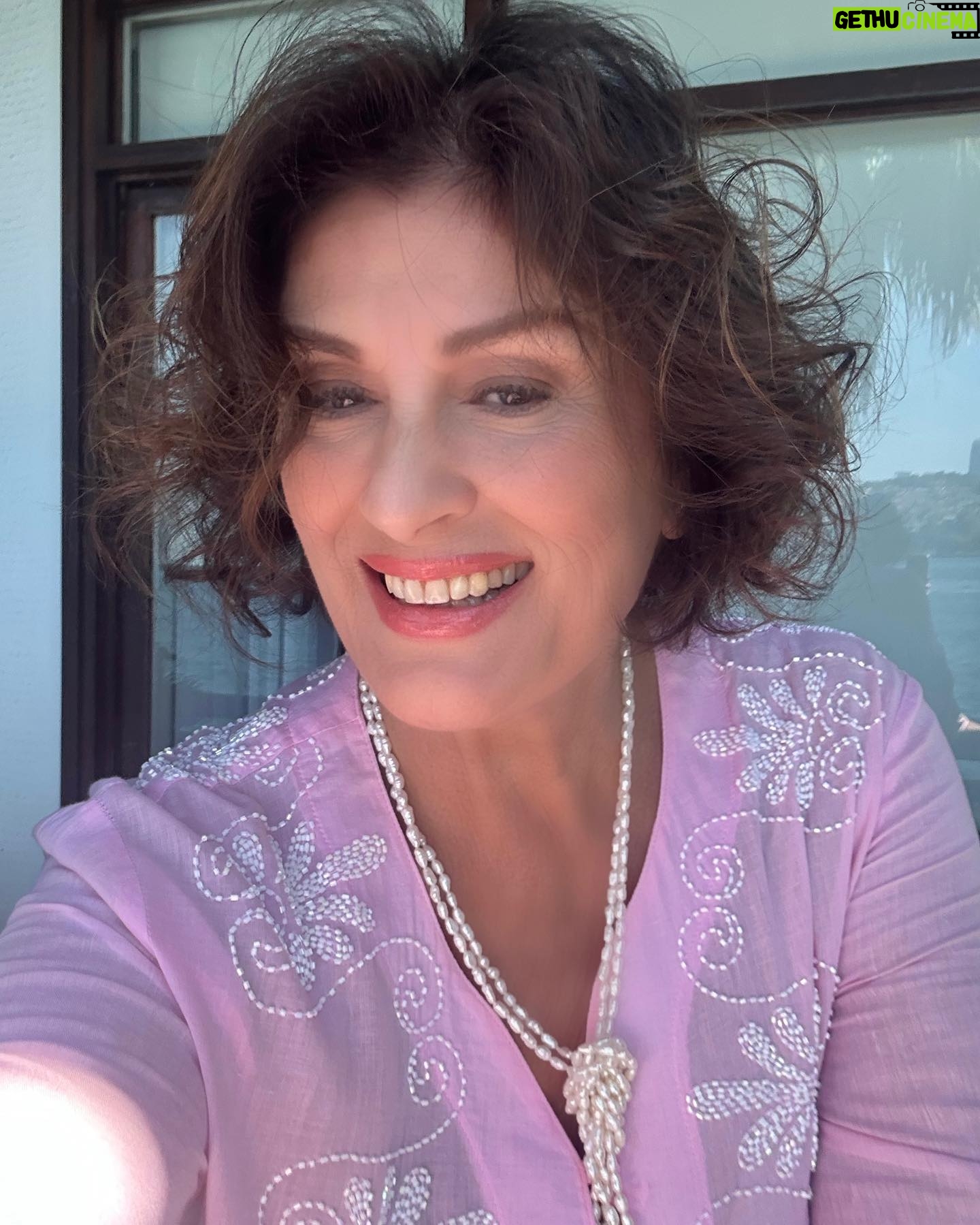 Gülşen Bubikoğlu - 11.8K Likes - Bir yaz mevsiminin daha sonuna geldik sayılır.. herkesin kendine göre, sıkıntı yoğunluğu farklı bir yaz oldu. Depremlerin , sellerin, fırtınaların, yangınların, ekonomik patlamaların getirdiği sıkıntılar çok sarsıcı gerçekten…ama umutla yola devam.. sevgiler💝