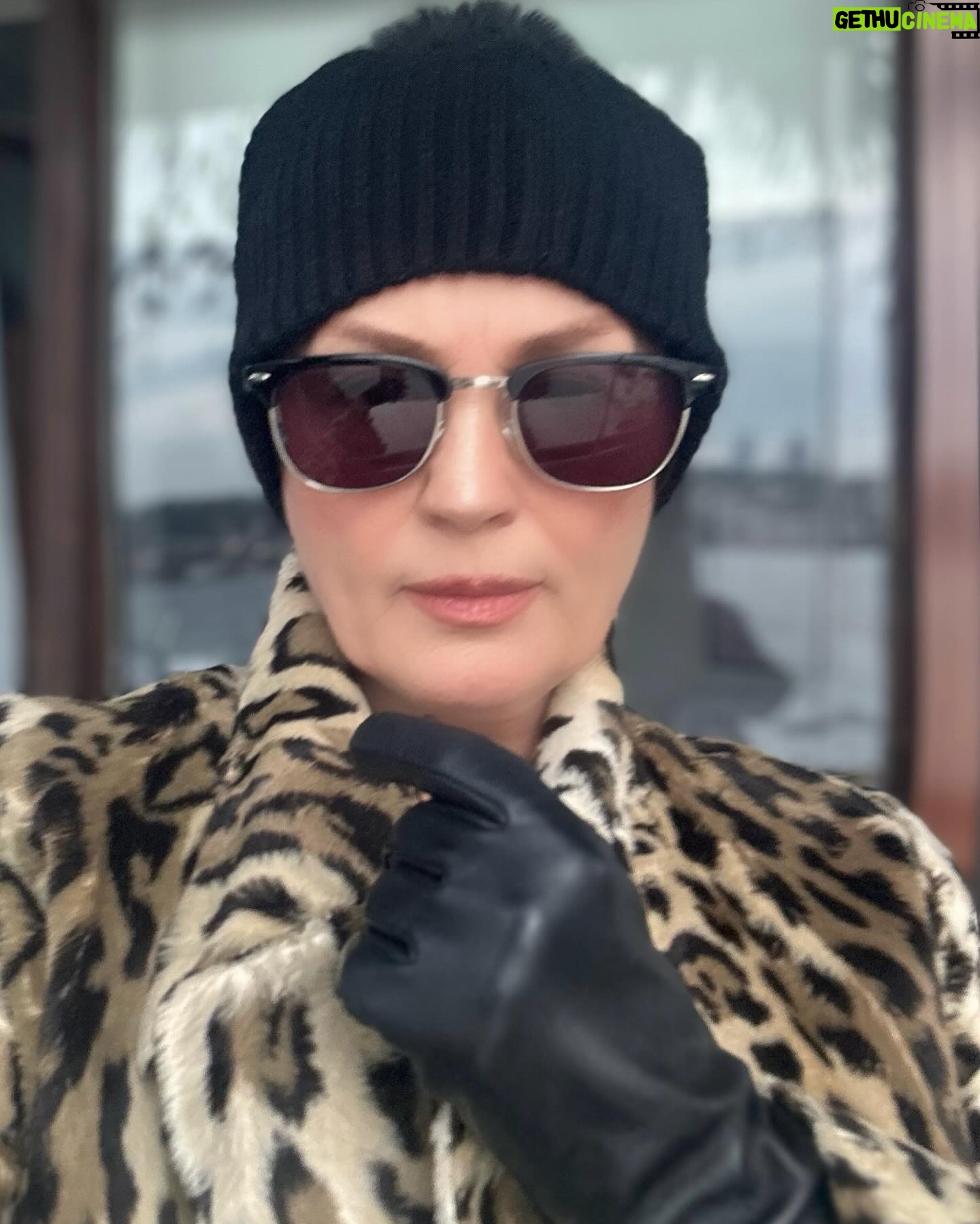 Gülşen Bubikoğlu - 10.7K Likes - Bir ara hava çok soğumuştu ..😊