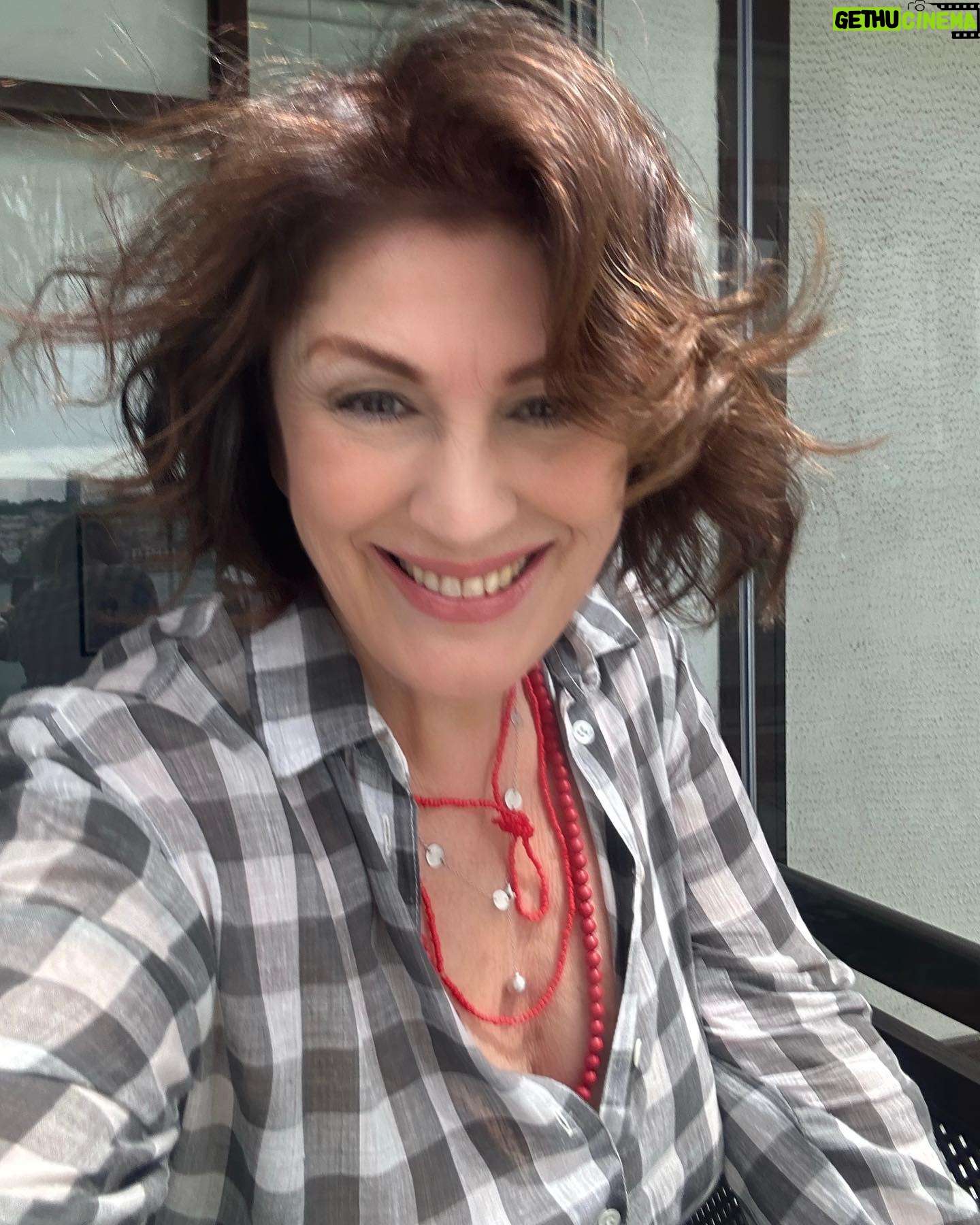 Gülşen Bubikoğlu - 5.7K Likes - Biraz nefes, temiz hava almak,