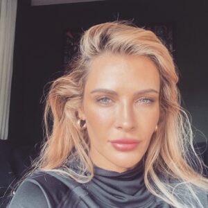 Gül Gölge Instagram - 🧐
