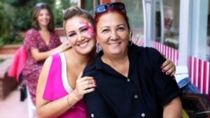 Gülden Avşaroğlu Instagram - Başımın tacııı Annemin doğum günü 🍀 şükürler olsun aldığın nefese 🤲🧿🧿🧿