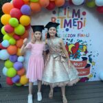 Gülden Avşaroğlu Instagram - 1. Sınıfta online eğitimde ekran başı sohbetleriniz dün gibi 🧿🧿🧿 @miranda.dohoda 😢😢😢
