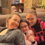 Gülden Avşaroğlu Instagram - Ahhh ahh anlatılmaz yaşanır bi durum bizimki … uzak ama elele daima .. saniyede kaldığı yerden devam eden artık bir kirpik hamlesiyle anlaşabildiğimiz bir seviye :) bacım ahretliğim ne diyim işte iyi ki doğdun iyi ki benim sedam oldun :) sedam işte. Kısa , öz ve net !!! Seviyorum seni biliyosun :) tamam şımarma 44 oldun 🤣🤣🤣 bi ağır dur bi ciddi dur 🤣🤣🤣🧿🧿🧿
