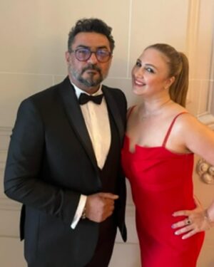 Gülden Avşaroğlu Instagram - Dayılar gibi DAYI OLMAK … bazen kardeş bazen abi olmak :) bazen sırdaş ama hep yoldaş olmak mı … hemen telefonun ucunda olmak … avaz avaz kavga etmek … ama kirazla  baş edemeyince ara celil dayını diyebilmek … hatta biz kavga ederken Kiraz ın sana gizli gizli ben senin tarafımdayım diye mesaj atmasına gözlerimin dolması :) öyle böyle 20 seneyi doldurduk bak ikimiz de saçları ağarttık 🫣 iyi ki doğdun Celil Dayı :) çooook yaşaaa ve sağlıklı yaşa 🧿🧿🧿🧿 @celilnalcakan 💫