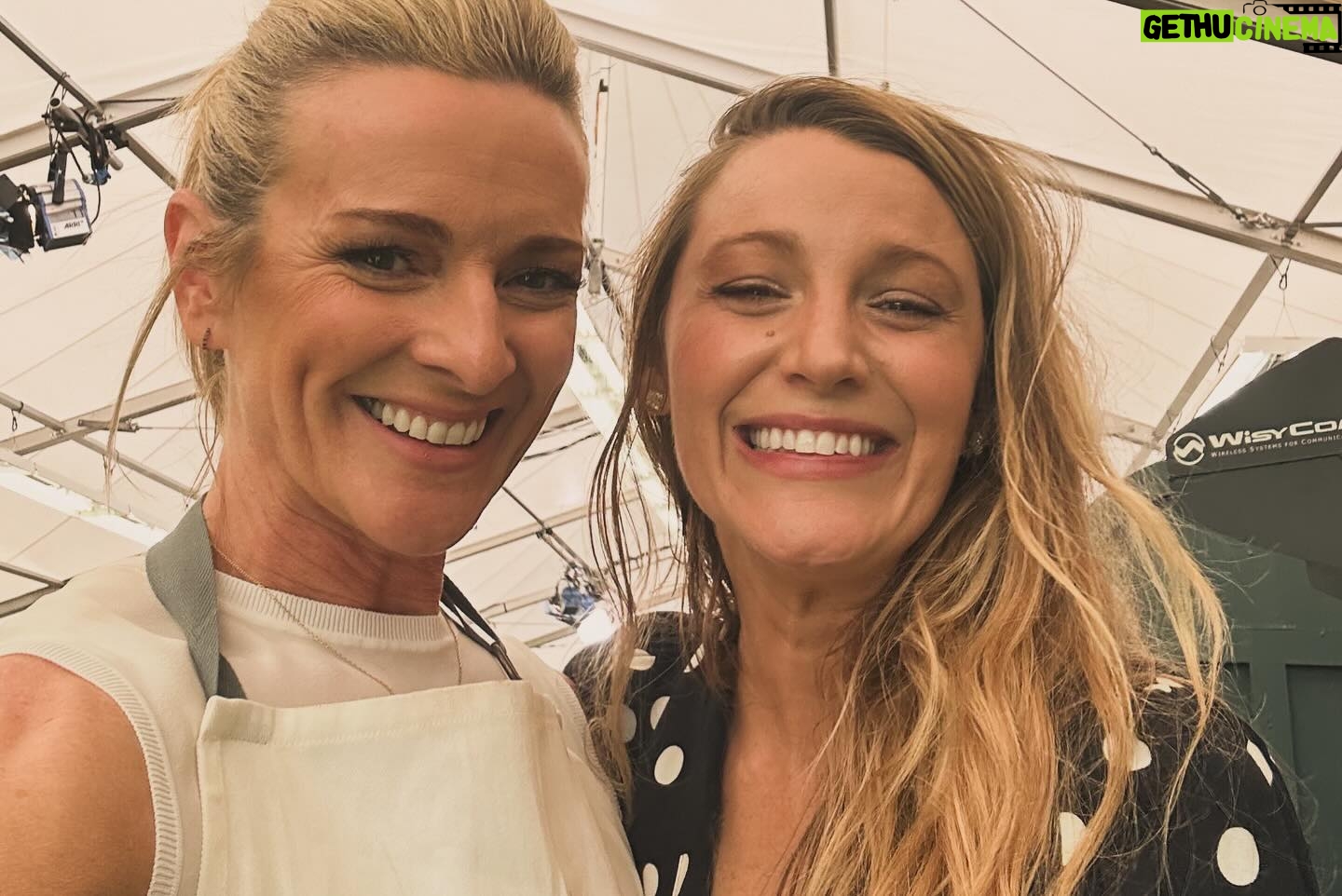 Gabby Logan Instagram - The Great Celebrity Bake Off for @su2cuk watch or stream on Sunday at 7.40pm on @channel4 ππ» Such a joy to be part of this special show with @phlaimeaux @otimabuse @suziruffellcomedy @prueleith @alisonhammond55 @noel_fielding and yes that is @blakelively who watched from the back of the tent sheβs such a big fan of #GBBO not at all intimidating π¬ having her there as the final judging took place. Stand Up To Cancer UK, the joint national fundraising campaign between Channel 4 and Cancer Research UK, has celebrated a decade of partnership which has now raised more than Β£113m to fund life-saving cancer research. All the money raised by Stand Up To Cancer funds translational research, to help take discoveries from the lab and turn them into tests and treatments to benefit patients. To find out more about Stand Up To Cancer and how you can support, visit su2c.org.uk or channel4.com/SU2C or follow us on Facebook, Twitter, Instagram or TikTok. ππ»ππ»ππ»