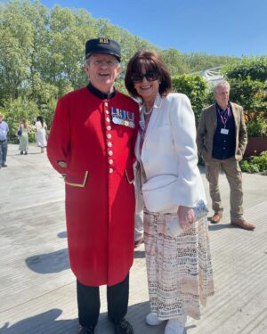 Gabby Logan Instagram - Pretty perfect day with @musculardystrophyuk @rhschelsea 🧡