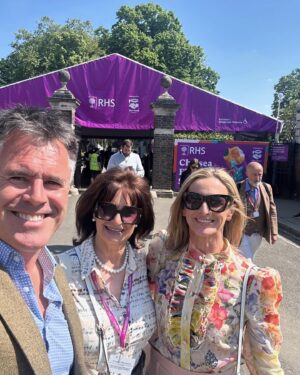 Gabby Logan Instagram - Pretty perfect day with @musculardystrophyuk @rhschelsea 🧡