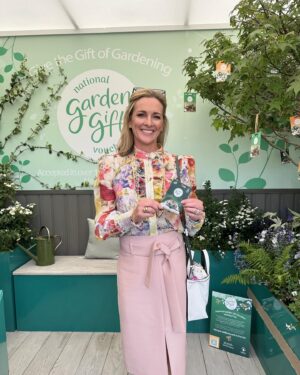 Gabby Logan Instagram - Pretty perfect day with @musculardystrophyuk @rhschelsea 🧡