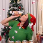 Gabee Instagram - 여러분들, 저희집에 일년내내 크리스마스 트리있는거 알죠?🎄 나 정말 크리스마스 너무 기다리는 사람쓰!!!!❤ 그리고 켈리 너무 너무 좋아하는 사람쓰!!!!🪩 이번 크리스마스는 라거의 반전 켈리와 함께 부드러우면서도 강렬한 켈리 크리스마스 챌린지 도전해 보자궁!! ❤❤🎅🎅 #광고 #켈리 #켈리크리스마스에디션 #켈리크리스마스챌린지 #메리켈리크리스마스 #Kelly