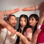 Gabee Instagram – 우리는 이것을 치카피스 라고 부르기로 했어요✌️
저희가 딩고에서 롤리폴리, 넘버나인, 어쩌다, 아브라카타브라를 재해석해서 재미있게 영상 찍었어요! 생각보다 웃기고 재미있음!!🤪🤪🤪 #리포먼스 #라치카