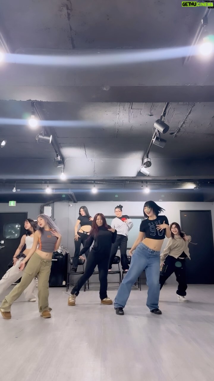 Gabee Instagram - #Truthordare @b.bz_official 연주덕에 5분만에 안무땀 thanks to @leeplay_bbz DC/ @iyxd__ @tyla