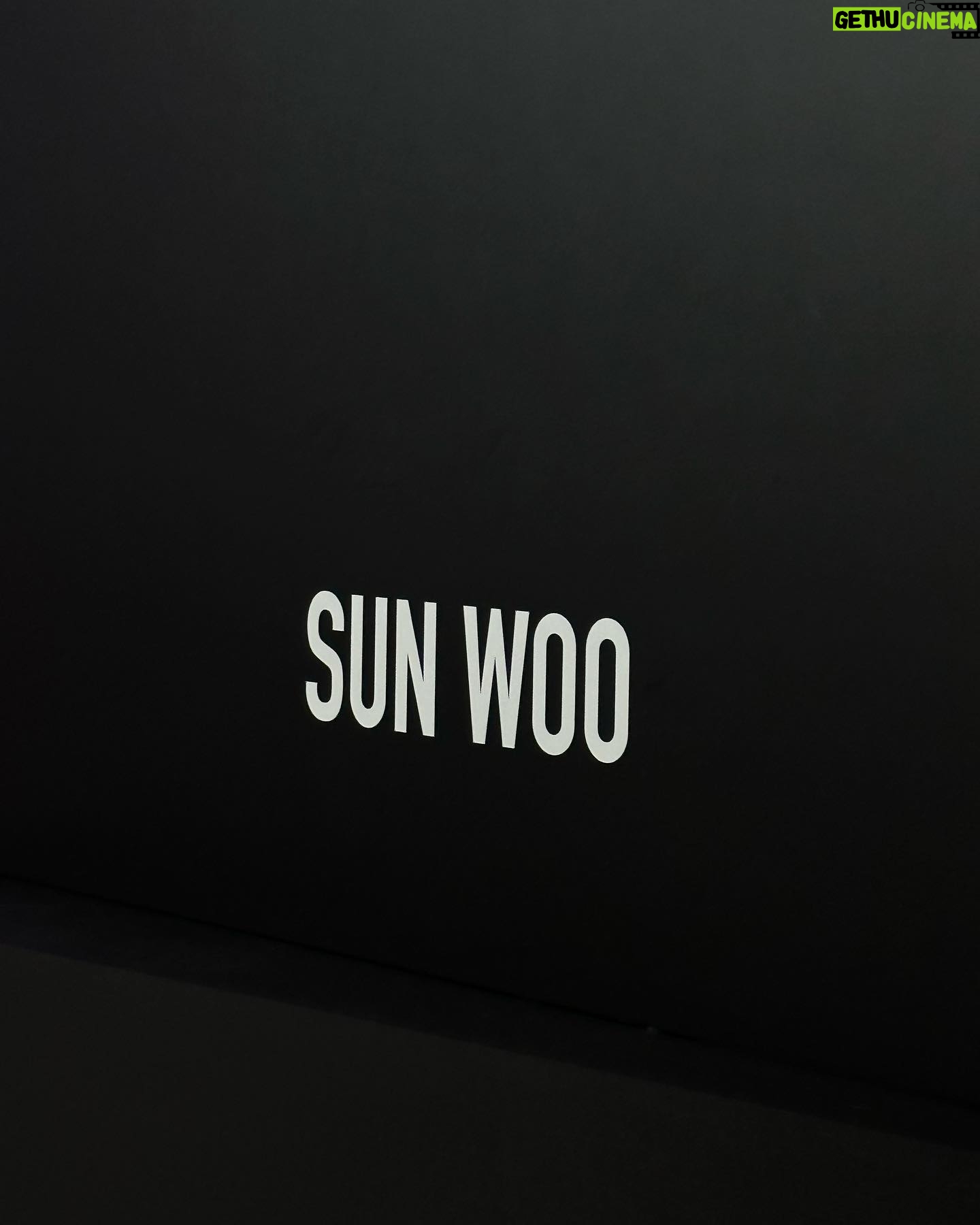 Gabee Instagram - What a night… Big big thanks to @sunwoo_chang 선우 디자이너님의 캣워크 무대에 서게 되었습니다. 이 영광스런 무대에 가비의 모습으로 설수있어 행복했습니다. #youdontbreakmysoul #freedom