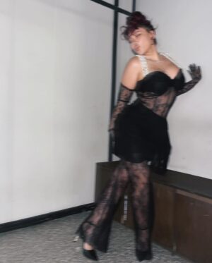 Gabee Instagram - Tonights the night🖤🐈‍⬛🌙
Hair @sinwoogie 
Makeup @pjuuuq 
Styling @doooho @nareyhnuy @yzbebe
