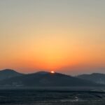 Gabee Instagram - 여러분 새해복 많이 받으세요! 전 2023년에도 일출보러 왔어요☀️ 새해 일출을 보는게 어느 순간부터 저에겐 꼭 해야하는 연례행사가 되어버렸어요. 새해 일출 보면서 비는 소원은 진짜 이루워지는거 같거든요🤔 올해는 유난히 빨갛고 크게 타오르는 태양을 봐서 더 기분이 좋아요! 여러분의 2023년 새해소망은 어떤건가요🥳