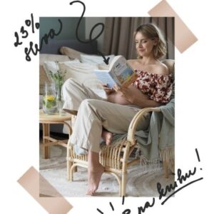Gabriela Lašková Instagram - • Knížka je základ každé dovolené! Já však momentálně neplánuju pobyt u moře, ale mateřskou a tam si - v kombinaci s prázdninami - úplně ten čas s knihou nemaluju. Ale z jedné "knižní dovolené" jsem se teď vrátila skrze novou knihu Julie Caplinové Vila v Itálii od @cosmopolis_cz a @grada_cz a bylo to takové pohlazení, že vám tenhle výlet do itálie doporučuji taky 🍋

Pokud její knihy znáte, pak víte, že jestli něco autorka umí, pak vystihnout dokonale atmosféru. Itálie, limoncello, pasta, moře a hlavní hrdinka Lia, která je odhodlaná zjistit pravdu o své minulosti. Jejím otcem se totiž ukáže být slavný herec Ernesto Salvatore. Jenže cesta k němu vede skrze nevlastního syna a manažera Raphaela, který jejímu příběhu nevěří. Lia je však rozhodnutá ho přesvědčit a dokázat, kam patří. Při hledání svých kořenů a inspirace pro svou tvorbu najde taky lásku. Áh, bude se vám to líbit!

Udělejte si radost a vyrazte s Julií do Itálie, využijte slevový kód: GABCA23 na www.grada.cz 🍋

#spoluprace #cosmopolis_cz #grada_cz #VilavItalii #JulieCaplin