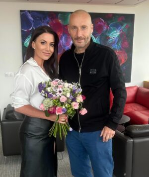 Gabriela Partyšová Instagram - Děkuji za novou pracovní příležitost mediálnímu domu BigBoard, který je mimo jiné lídrem v oboru venkovní reklamy v České republice. Nedávno se stali i majiteli PRAHA TV a já jsem přijala místo kreativní ředitelky této televize s možností moderovat vlastní pořad. Celý tým PRAHA TV nyní připravuje nové televizní formáty, na kterých se budu podílet a jsem ráda, že pro tuto práci budu moci využít všech zkušeností, které jsem za svoji tv kariéru získala. Práci pro PRAHA TV vnímám jako můj profesní postup a velmi se na ni těším.”
řekla Gabriela 

“Jsem potěšen, že se nám podařilo získat velice významnou posilu do našeho týmu pro restart Praha TV. Jdeme do toho v plné síle, jak jsme zvyklí. Gabrielo, vítejte u nás”…řekl Richard Fuxa, předseda představenstva spol. Big Board, který si slibuje od nástupu Partyšové a dalších televizních profesionálů posílení nového media v rámci celé skupiny Big Board.

Jsem rád, že Bigboard po všech stránkách posiluje Praha TV a příchod Gabriely znamená obrovskou posilu v úsilí směrem k atraktivitě obsahu, řekl Přemysl Svora, generální ředitel Praha TV, těším se na spolupráci.