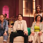 Gabriela Barros Instagram – MÃE,
Estreio hoje um musical chamado MÃES, em que MÃES falam com outras MÃES sobre esta grande loucura que é ser-se MÃE! Vens, não vens MÃE? 
E já agora estendo o meu convite a TODA A GENTE porque é mesmo um espectáculo para todos!

Encenado pelo talentosisisisisissimo @ricardo_neves_neves de quem já era muito fã e mais fã fiquei desde que sei que aquele cabelo cor prata é mesmo dele! 
Com as minhas maravilhosas, fabulásticas Co Stareéeezzzz⭐️ @cloeana @raquel.tillo e @xuxa_jackson e acompanhadas ao vivo, dos melhores músicos @guimaraesartur @tom_neiva  e @andrerebelogalvao. 
Texto adaptado pelo oh so wonderful @henrique.dias.etc e produzido pela nossa incrível @fproducao ❤️

Obrigada querida @dianavazt por toda a paciência e mega profissionalismo! 

Musical “MÃES” de 5a a sábado às 21h. Domingos 17h. 
No @teatrovillaret . Cá vos esperamos!!!