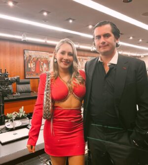 Gabriela Carrillo Instagram - Muy feliz y agradecida con el Senado de la Republica por este reconocimiento a mi trayectoria y la de mis compañeros actores, en especial al senador @ramirezlalo_ y @farukmtake por tomar en cuenta el esfuerzo a nuestra noble carrera.