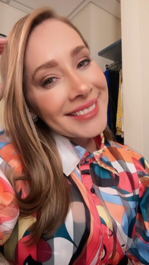 Gabriela Carrillo Instagram - Aquí Cassandra en el camerino esperando!!!!