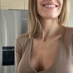 Gabriela Dias Instagram - Butternut squash soup 🥣 ✔️Butternut squash is packed with essential vitamins and minerals, including vitamin A, vitamin C, potassium, and fiber. Consuming butternut squash soup can help support a healthy immune system, promote good vision, and improve digestion. ✔️Butternut squash is low in calories and high in fiber, making it a great addition to a weight loss or weight management diet. It can help you feel fuller for longer, reducing the chances of overeating. ✔️The potassium content in butternut squash can help regulate blood pressure and promote heart health. Additionally, the high levels of antioxidants in butternut squash may help reduce the risk of heart disease. ✔️Butternut squash is rich in vitamin C, which is known to strengthen the immune system and protect against illnesses. Regularly consuming butternut squash soup can help ward off common colds and infections. ✔️The antioxidants and vitamins in butternut squash can contribute to healthy skin. Vitamin A, in particular, helps promote cell turnover and can improve the appearance of skin, reducing signs of aging. ✔️The high fiber content in butternut squash can aid in digestion and promote regular bowel movements. It can help prevent constipation and maintain a healthy digestive system. ✔️Versatile and delicious: Butternut squash soup is not only nutritious but also delicious.