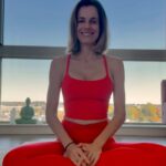 Gabriela Dias Instagram - I am starting the week with positive vibes and excited to share how I center myself an excellent pranayama practice to calm you and find peace of mind!• Wearing @beyondyoga 🤍