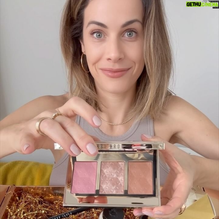 Gabriela Dias Instagram - @bobbibrown - gift 🎁 ideas! •