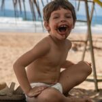 Gabriela Dias Instagram - Dias maravilhosos com meu filhote! Desliza para ver a carinha dele depois de um picolé delicioso! Já assistiram o Instagram story para ver os bastidores deste dia lindo?• • Wonderful days with my little one! Swipe to see his adorable face after a delicious popsicle! Have you watched the Instagram story to see the behind-the-scenes of this beautiful day?