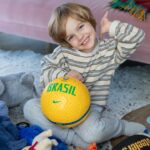 Gabriela Dias Instagram – O Dia Universal da Criança é comemorado em 20 de novembro e é uma data muito importante para celebrar os direitos das crianças em todo o 🌍.
Neste dia, é fundamental lembrar que todas as crianças têm direito a uma infância feliz, segura e saudável. Devemos trabalhar juntos para garantir que todas as crianças tenham acesso à educação, cuidados de saúde, proteção contra a violência e exploração, e a oportunidade de desenvolver todo o seu potencial.
Ocasião para celebrar a pureza, a inocência e a alegria das crianças e para refletir sobre como podemos criar um mundo melhor para elas, onde possam crescer, aprender e prosperar.
Neste Dia Universal da Criança, vamos unir esforços para proteger e promover os direitos das crianças, garantindo que elas sejam ouvidas, respeitadas e amadas. Cada ação que tomamos em direção a um futuro mais brilhante para as crianças é um investimento valioso para a humanidade como um todo.•
#diauniversaldelniño •
🇺🇸 Universal Children’s Day is celebrated on November 20th and is a very important date to celebrate the rights of children around the world. On this day, we must remember that all children have the right to a happy, safe, and healthy childhood. It is crucial that we work together to ensure that all children have access to education, healthcare, protection from violence and exploitation, and the opportunity to develop their full potential.
This day is also an occasion to celebrate the purity, innocence, and joy of children. It is a time for us to reflect on how we can create a better world for them, where they can grow, learn, and thrive.
On this Universal Children’s Day, let us join forces to protect and promote the rights of children, ensuring that they are heard, respected, and loved. Every action we take towards a brighter future for children is a valuable investment for humanity as a whole.
#universalchildrensday