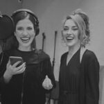 Gabriella Di Grecco Instagram - DIREÇÃO VOCAL É UMA DELÍCIA 🎤🎬🎶 Construindo a nova era das minhas panteras @digreccoficial elas tão vindo com uma proposta mais pé na porta e tudo que a gente expressa na nossa voz tem que estar a serviço dessa nova obra que vai ficar ó: DUCA 🌶️ Vá até o final do carrossel e pega a dica desse novo single 😉😈💨🔥💋 #direçãovocal #musica #voz