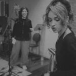 Gabriella Di Grecco Instagram - DIREÇÃO VOCAL É UMA DELÍCIA 🎤🎬🎶 Construindo a nova era das minhas panteras @digreccoficial elas tão vindo com uma proposta mais pé na porta e tudo que a gente expressa na nossa voz tem que estar a serviço dessa nova obra que vai ficar ó: DUCA 🌶️ Vá até o final do carrossel e pega a dica desse novo single 😉😈💨🔥💋 #direçãovocal #musica #voz