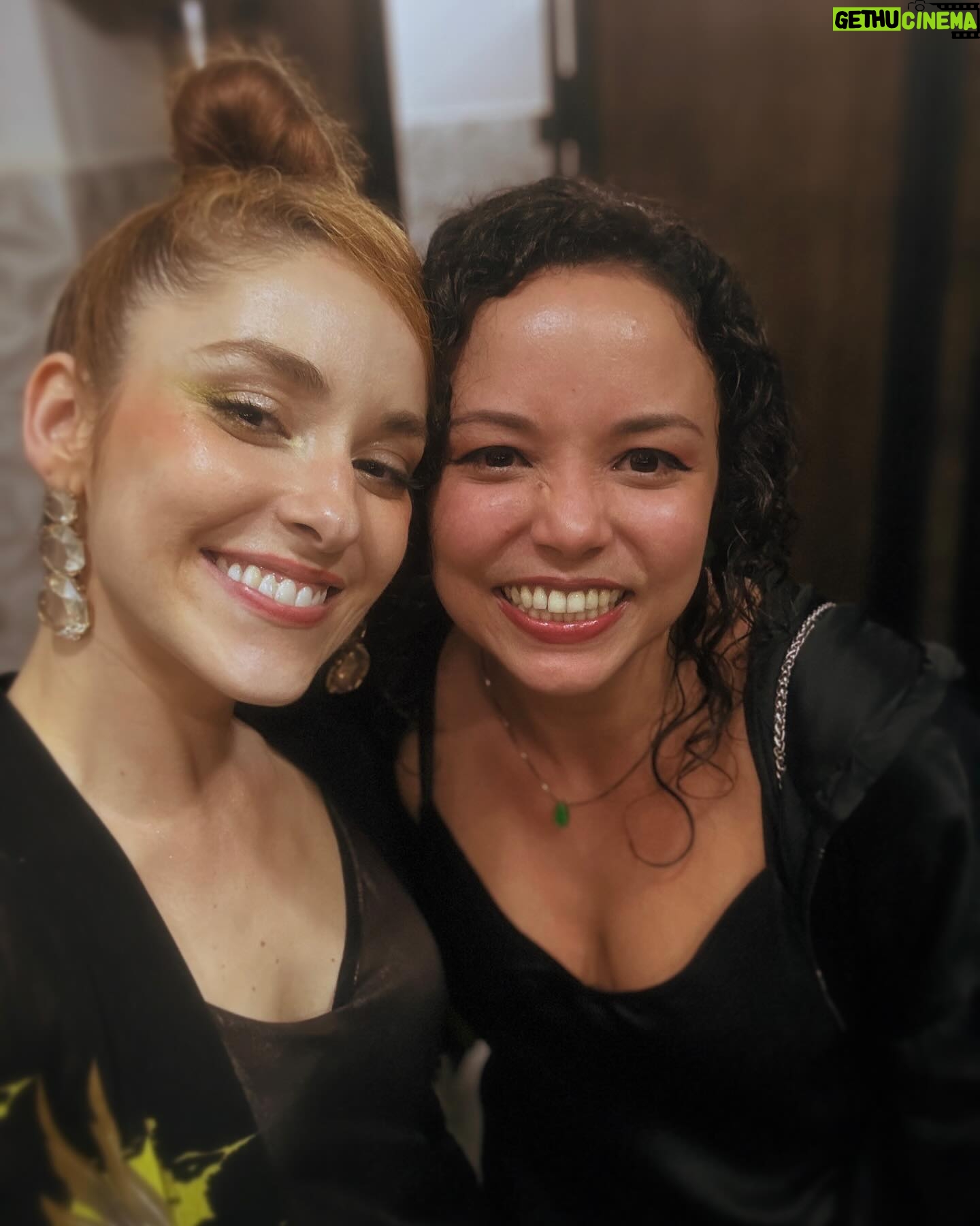 Gabriella Di Grecco Instagram - CHEGUEI DONA @tvdiversa highlights da estreia desse canal onde a senhora aqui apresenta um programa que vai dar o que falar 💅 PEGUEI OU ME LIVREI? Ao lado do meu parça @juniorcabral13 estaremos vendo e comentando os piores dates da internet, dos nossos convidados e das ruas. Vamos analisar os perfis mais bizarros dos apps de relacionamento. Oferecemos conselhos furados com direito a exposição das nossas vidas pessoais 🤡 Uma maravilha, não é mesmo? Kkkkk SPOILER: nosso primeiro convidado é ninguém menos que @laddynada uhummmm! 💁♀️ E como ninguém faz nada sozinho, não posso deixar de agradecer a @marcocarlucci @bruno__pirozzi @gabrielvaccaro e toda a equipe da @otzigroup , bem como aos queridos @abdoncouto @juliavsilva e todo o pessoal da @tvdiversa pela confiança na entrega desse programa que simplesmente AMEI entregar! ❤️ Apertem os cintos que o piloto e a sanidade sumiram kkkkkk Venhaí: PEGUEI OU ME LIVREI! Espero vcs!!