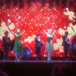 Gabriella Di Grecco Instagram - THE CHRISTMAS SHOW Não tem melhor recordação pra esse #tbt que a linda temporada que fizemos em Porto Alegre! Aqui vão alguns highlights do retorno da Senhora aos palcos acompanhada do melhor elenco e equipe possíveis! Obrigada pela confiança @thechristmasshowbrasil @miguelfalabellareal @fernanda_chamma @prototipofilme E obrigada a todos do elenco e equipe! Tô doida pra iluminar o Natal com vocês em muitas outras cidades do Brasil e do mundo! ❤️ Menção honrosa pro item 3 desse carrossel. Sempre me arrepio com esse dueto LINDO com a @brunaguerin obrigada por esse mashup @jorgedegodoy_ ❤️