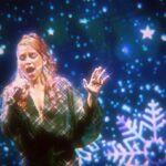Gabriella Di Grecco Instagram - THE CHRISTMAS SHOW Não tem melhor recordação pra esse #tbt que a linda temporada que fizemos em Porto Alegre! Aqui vão alguns highlights do retorno da Senhora aos palcos acompanhada do melhor elenco e equipe possíveis! Obrigada pela confiança @thechristmasshowbrasil @miguelfalabellareal @fernanda_chamma @prototipofilme E obrigada a todos do elenco e equipe! Tô doida pra iluminar o Natal com vocês em muitas outras cidades do Brasil e do mundo! ❤️ Menção honrosa pro item 3 desse carrossel. Sempre me arrepio com esse dueto LINDO com a @brunaguerin obrigada por esse mashup @jorgedegodoy_ ❤️