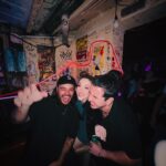 Gabriella Di Grecco Instagram - Quantos Gabs tem nessa foto? Kkkkkk Dia desses, prestigiando a estreia do ep do @rhenerfreitas 🤟🎶 E tá FODA! Arrasaram demais amigos @otzisounds 👏
