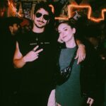 Gabriella Di Grecco Instagram - Quantos Gabs tem nessa foto? Kkkkkk Dia desses, prestigiando a estreia do ep do @rhenerfreitas 🤟🎶 E tá FODA! Arrasaram demais amigos @otzisounds 👏